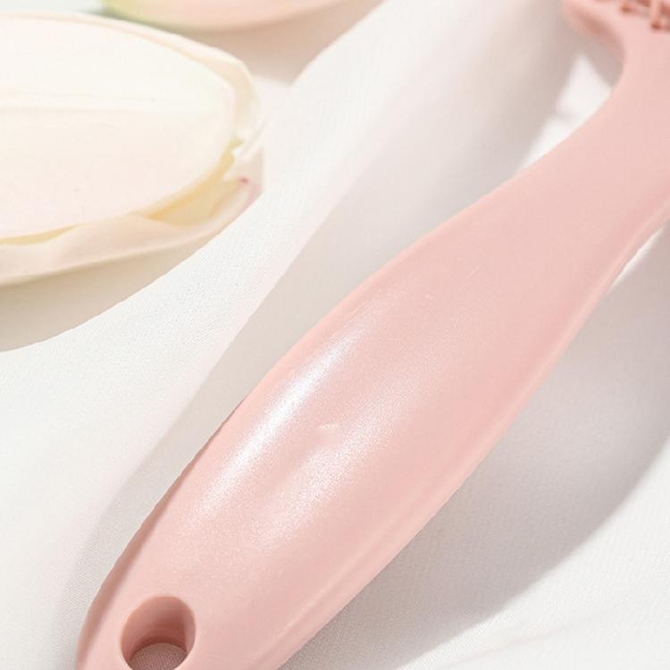 Professional Scalp Massage and Hair Detangling with this Styling Comb