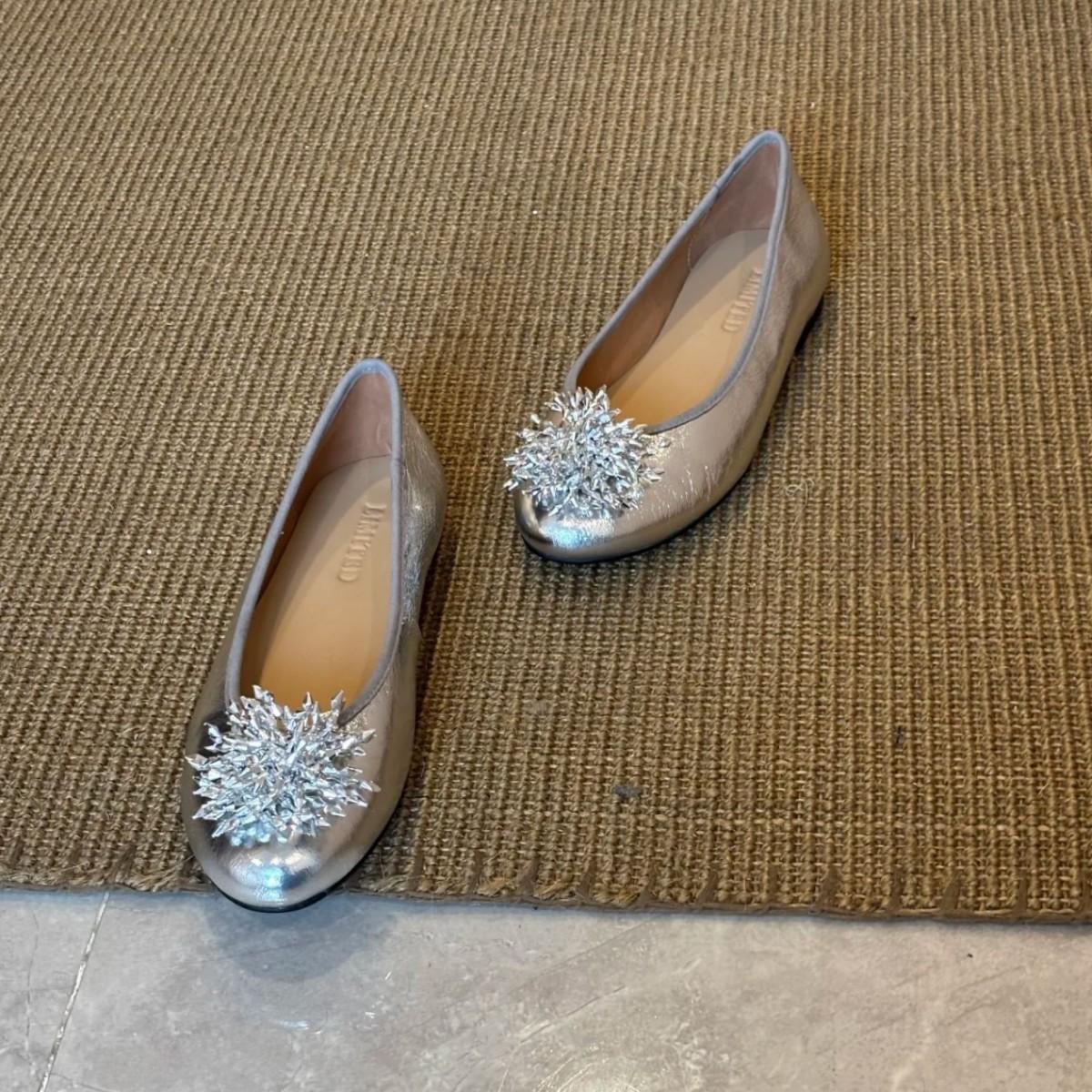 

Sheepskin version~ 2025 new high-end rhinestone fireworks shallow mouth single shoes women s skirt round head flat-soled ballet shoes 35 серебряный