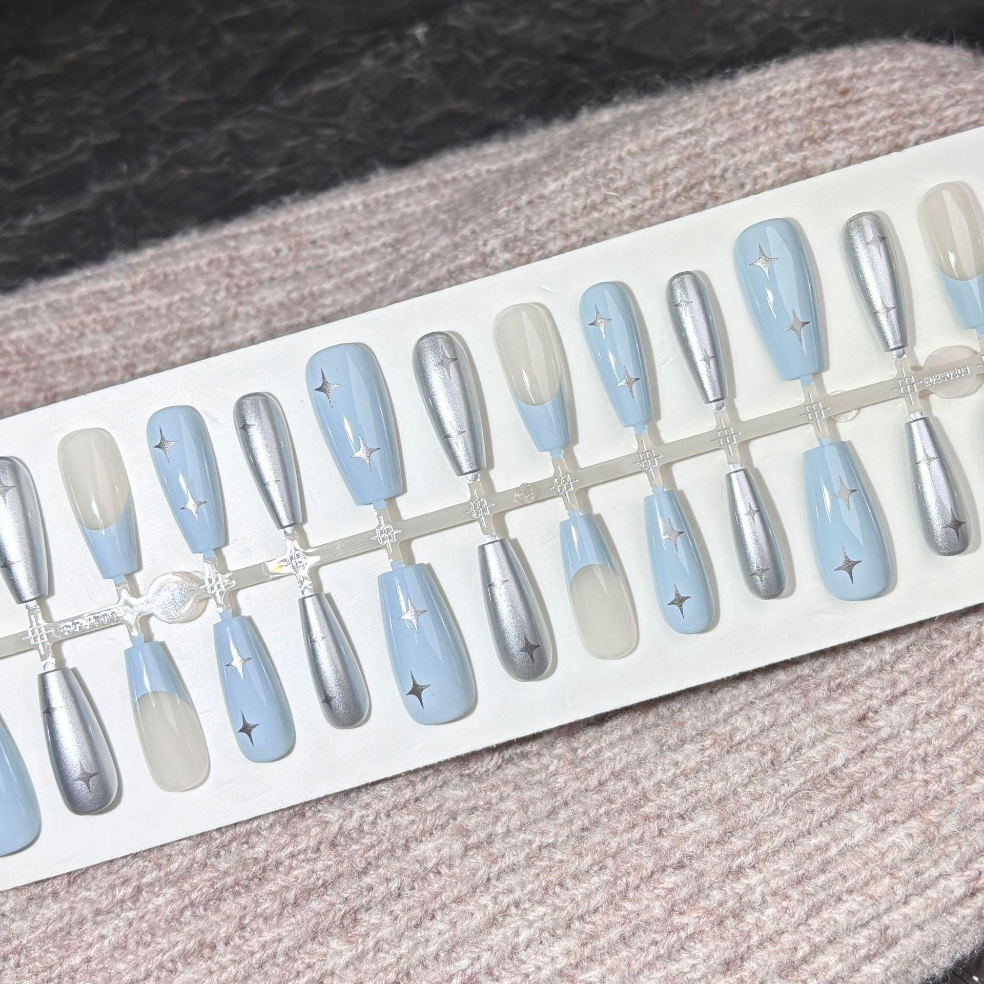 

Ногти-накладки Y2K Миллениал Горячая Девушка Нежно-голубые Серебристые