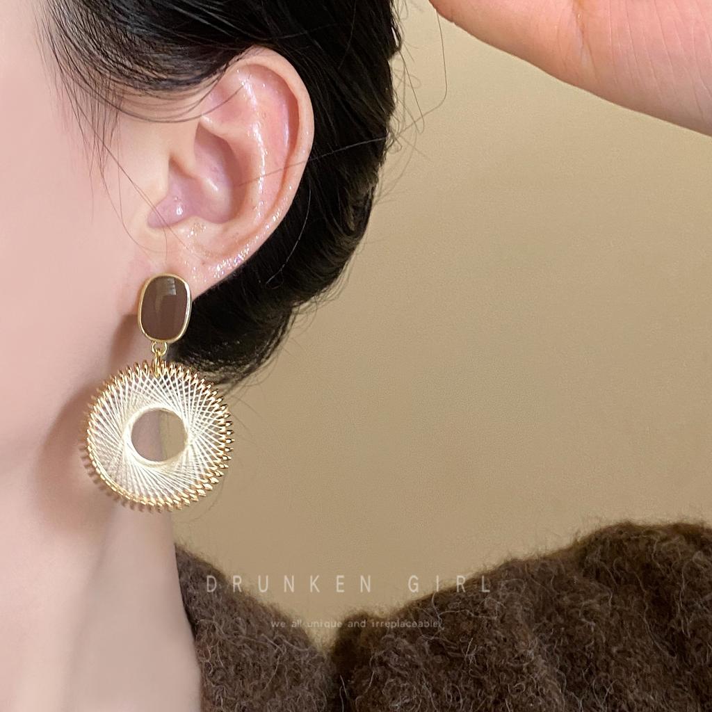 Off-white Woven Earrings Women's High-end Temperament Earrings, Bohemian Vacation Earrings.