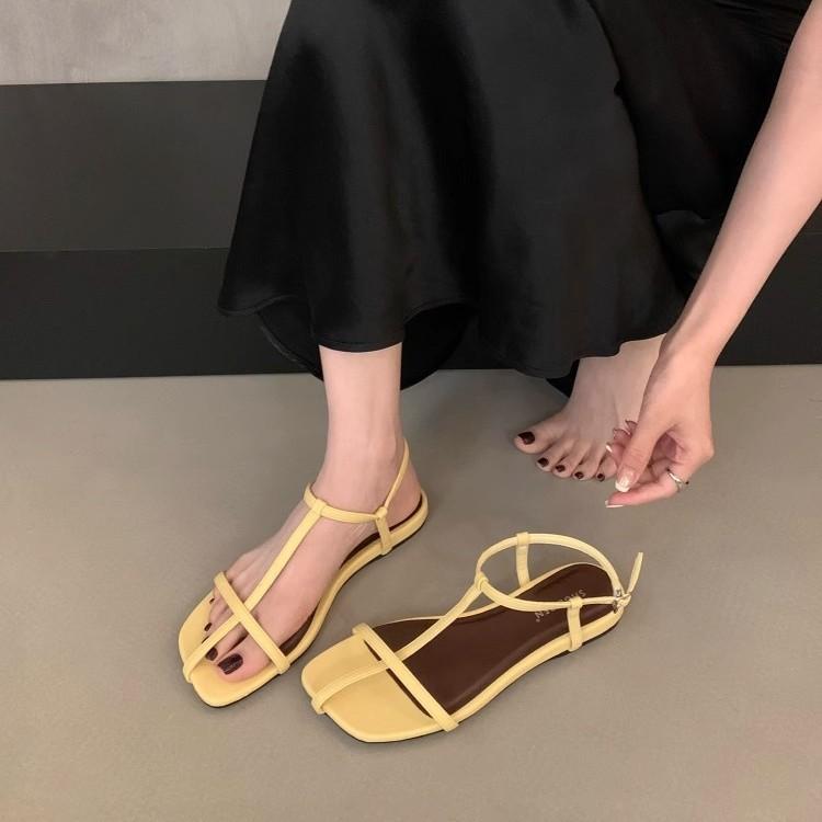 French flat-bottomed thin-strapped sandals women's shoes 2025 new summer Korean version versatile minimalist beach shoes Roman shoes