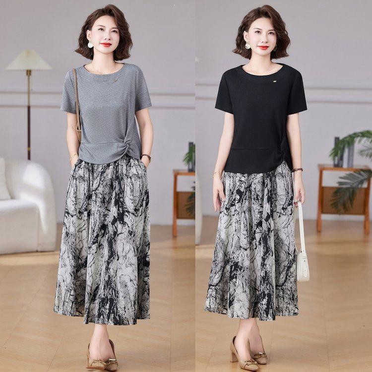 

Elegant Summer Midi Dress for Moms - Short Sleeve, Age-Reducing Style for Middle-Aged and Elderly Women. 4XL сірий колір