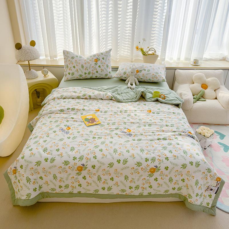 Ultra-Soft Summer Cooling Quilt - Lightweight, Breathable & Skin-Friendly with Embossed Floral Print Design for All Seasons - Perfect for Bedroom