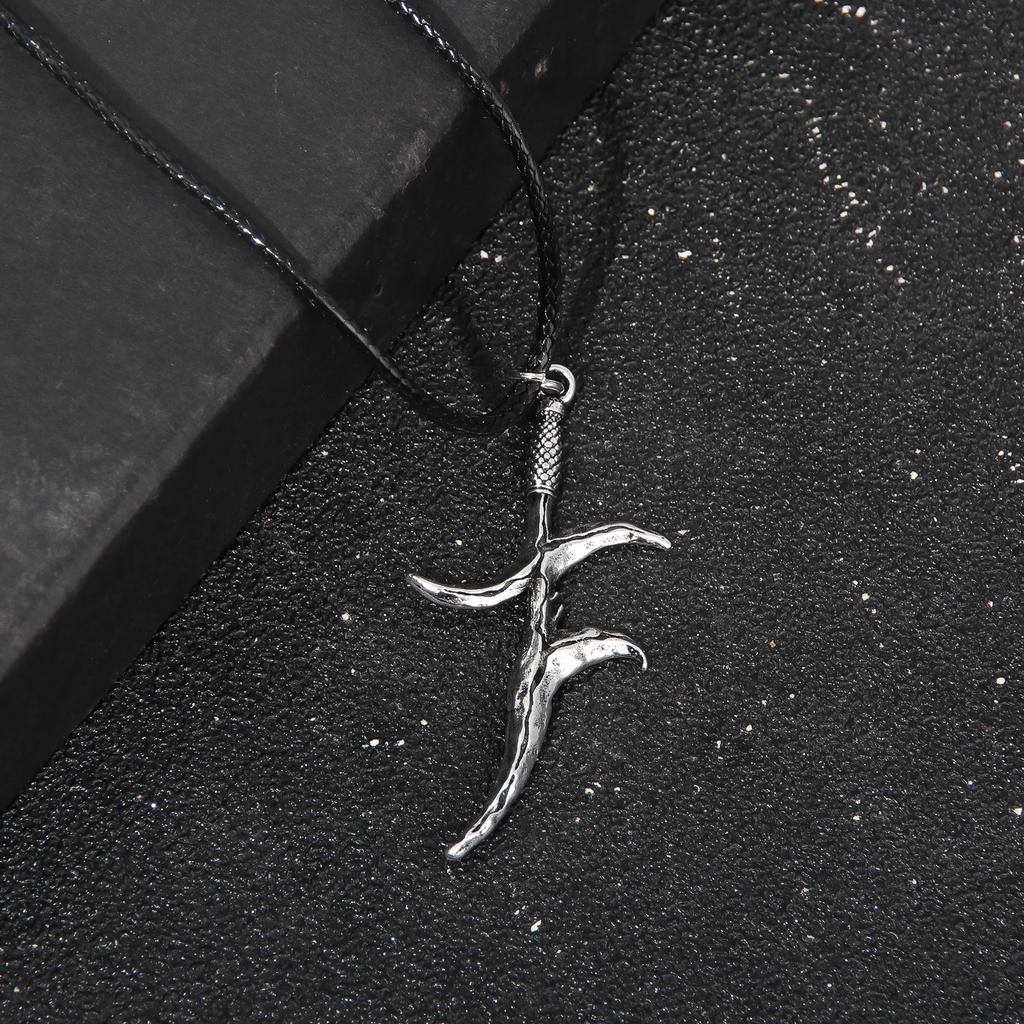 Game Peripherals Melina Black Knife Cosplay Prop Necklace Dark Wind Lrregular Necklace Pendant Choker for Friends Gift Jewelry