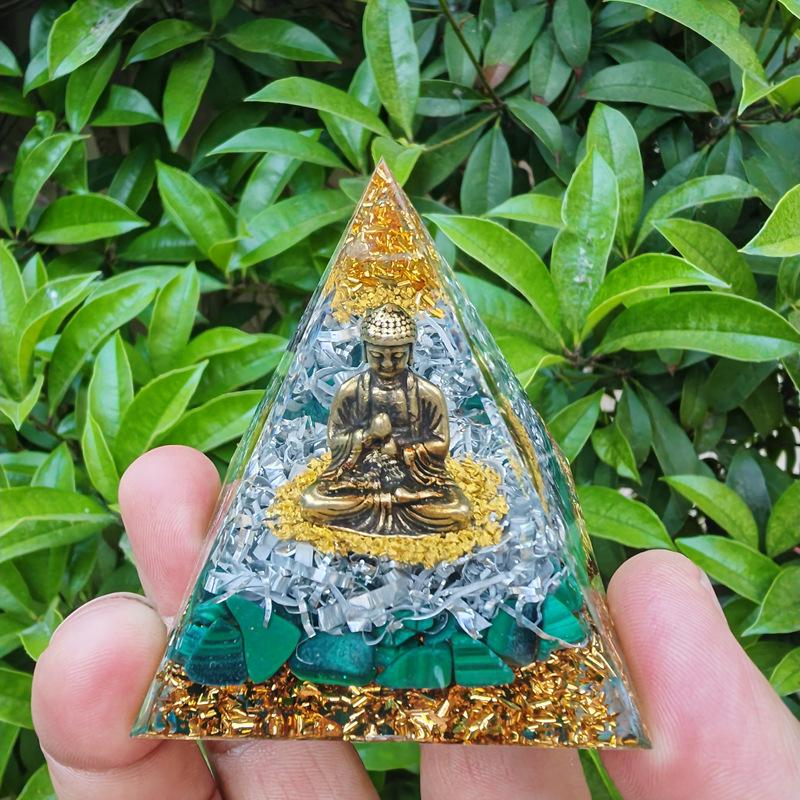Buddha Kristallpyramide Harz-Ornament - Handgefertigte Schreibtischdekoration