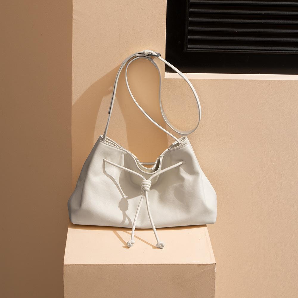 Come to the picture and sample hobo bag commuting high-end bag, support OEM embossing logo genuine leather women's bag