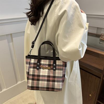 Fashionable and Casual Tote Bag for Women New Style Small and Fresh Contrasting Striped Shoulder Bag Niche Design Crossbody Bag