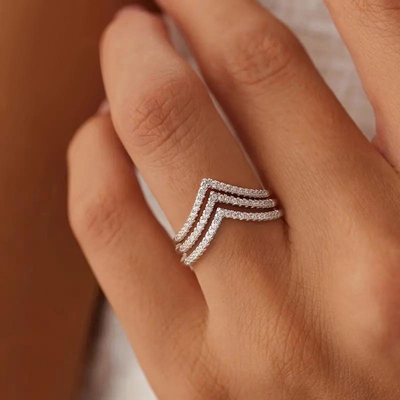 Korean version of lady v-ring woman, three-layer line design accessories, commuter style versatile ins hot-selling jewelry