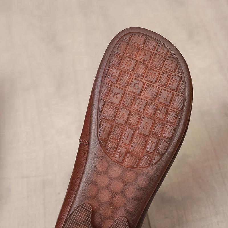 Spring new shallow wear-resistant leather casual flat-soled mother shoes comfortable medium and old women's shoes