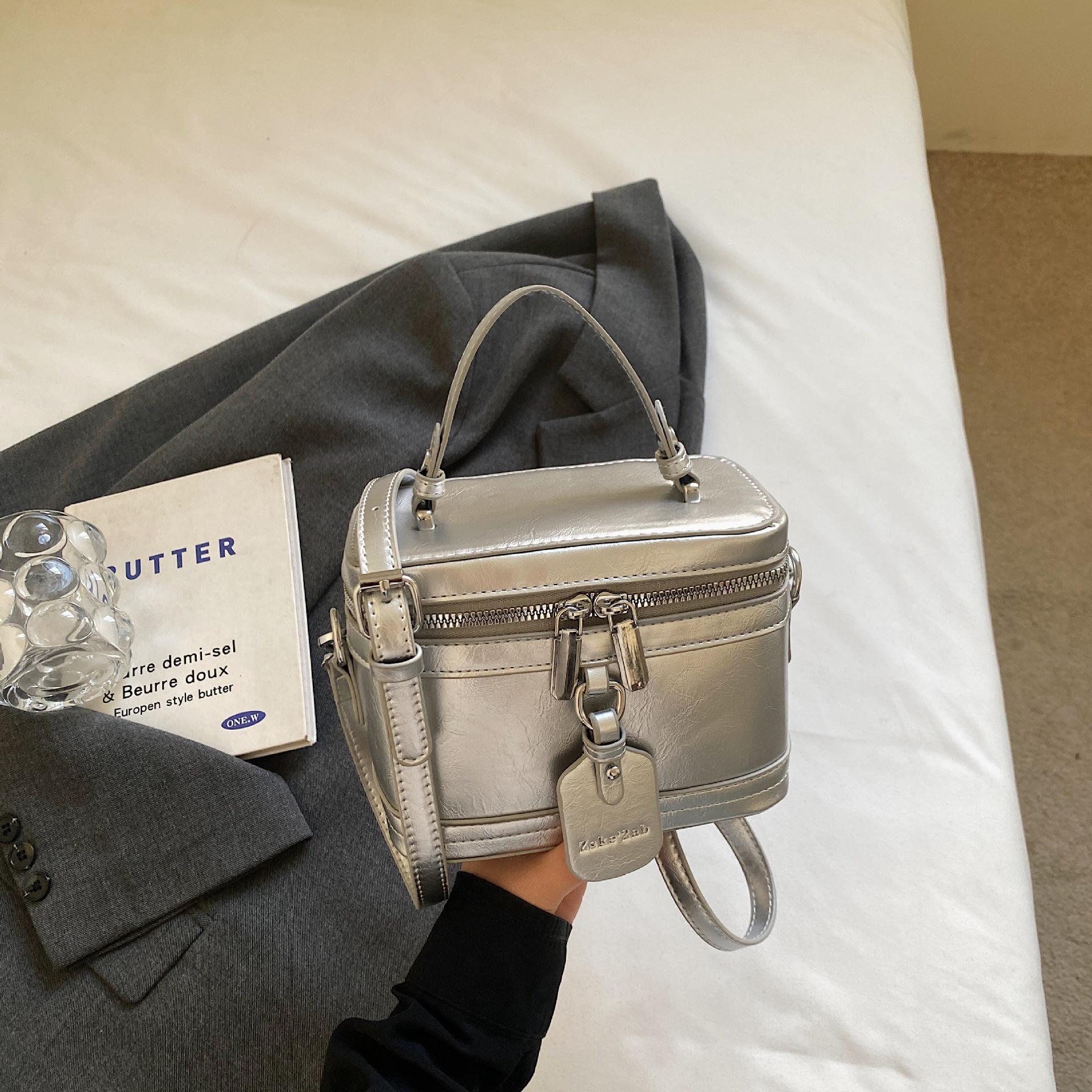 

2025 Ретро Шик Ручная Квадратная Сумка на Плечо и Кроссбоди серебряный