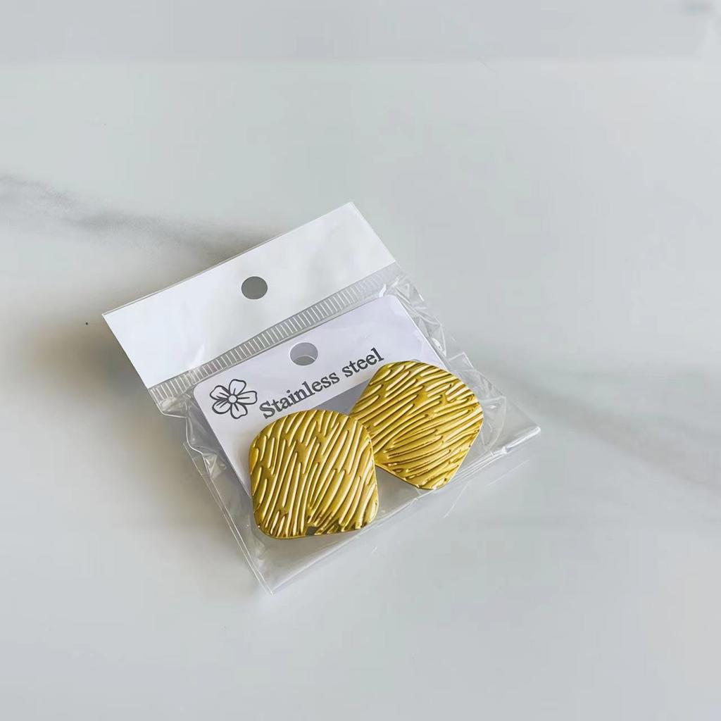 Dainty Thick Stud Earrings for Women Jewelry Irregular Geometric Flower Dangle Stud Earrings For Women Style Random Shipping