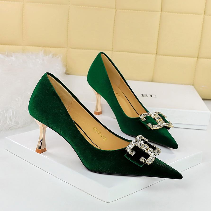 Bankett for kvinner med høye hæler semsket skinnoverflate med grunt munn, spiss metall perle rhinestone spenne enkeltsko
