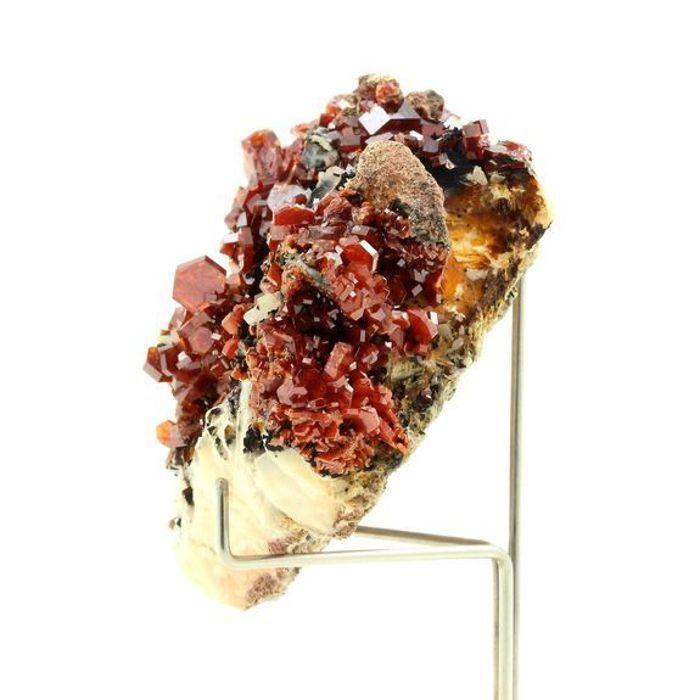 Pierres et Minéraux. Vanadinite. 1060.0 ct. Mibladen, Maroc.