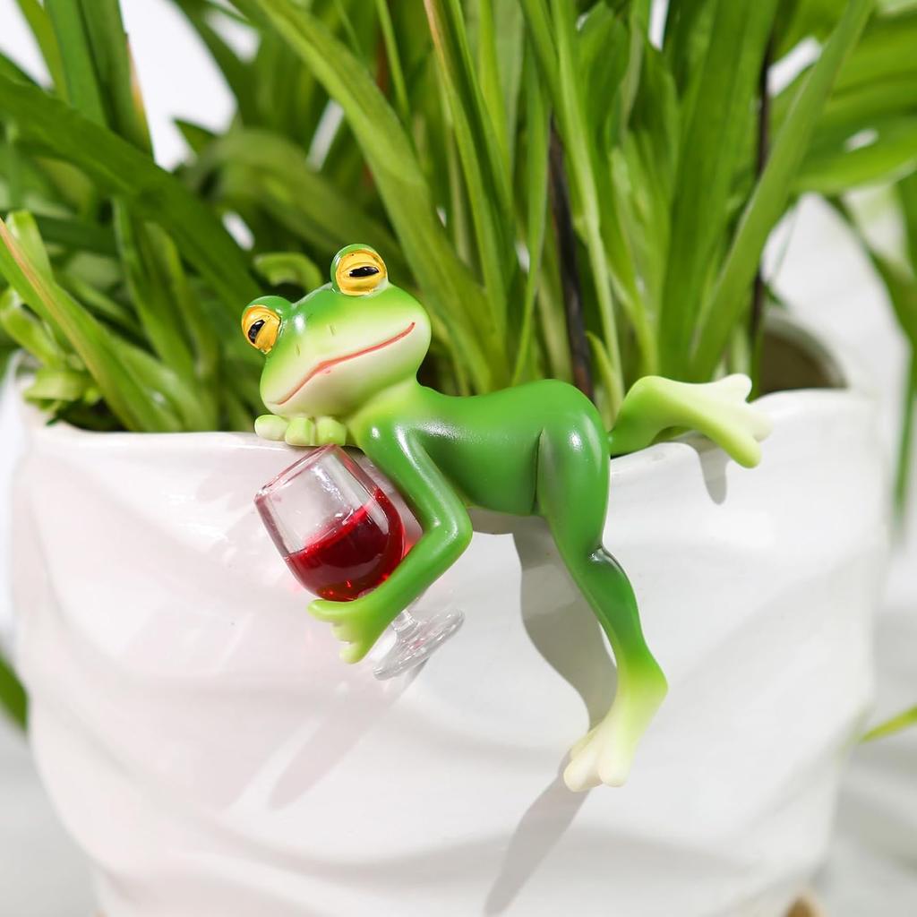 Miniature Frog Figurines Plant Decorations for Pots, Funny Frog Garden Decor Outdoor Gifts Women Frog Statue Planter Huggerfor Flower 3.94"x2.12"x3.94