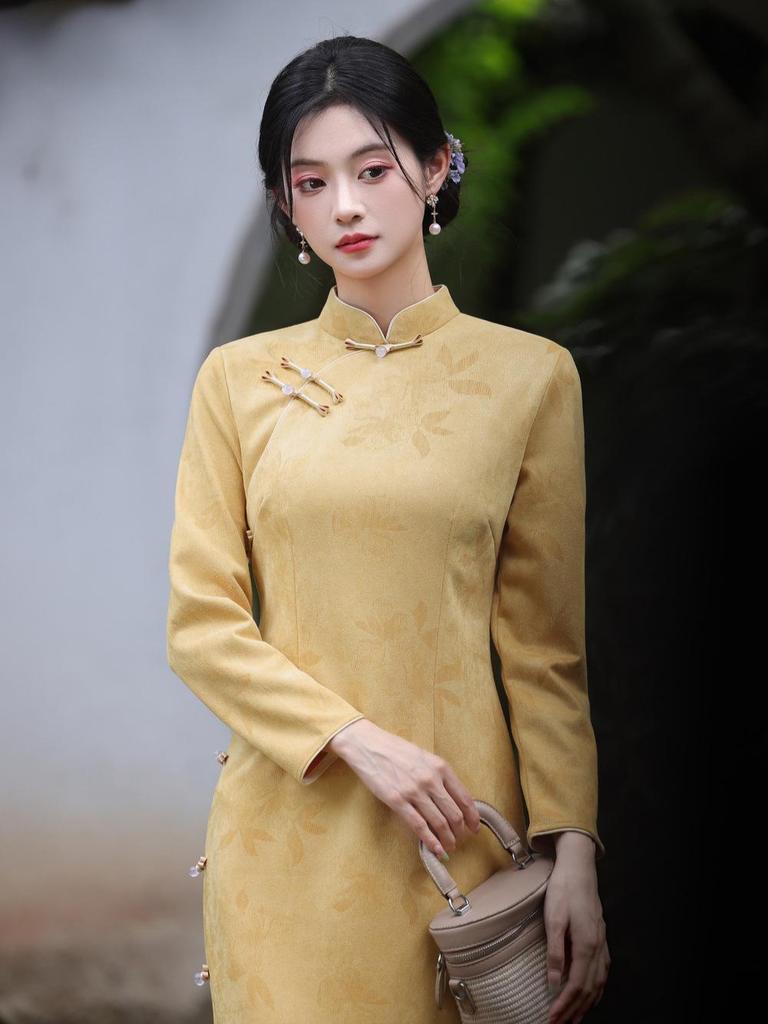 Autumn Pink Qipao: Modern Chinese Young Style, Long Sleeve Mid-Length Dress