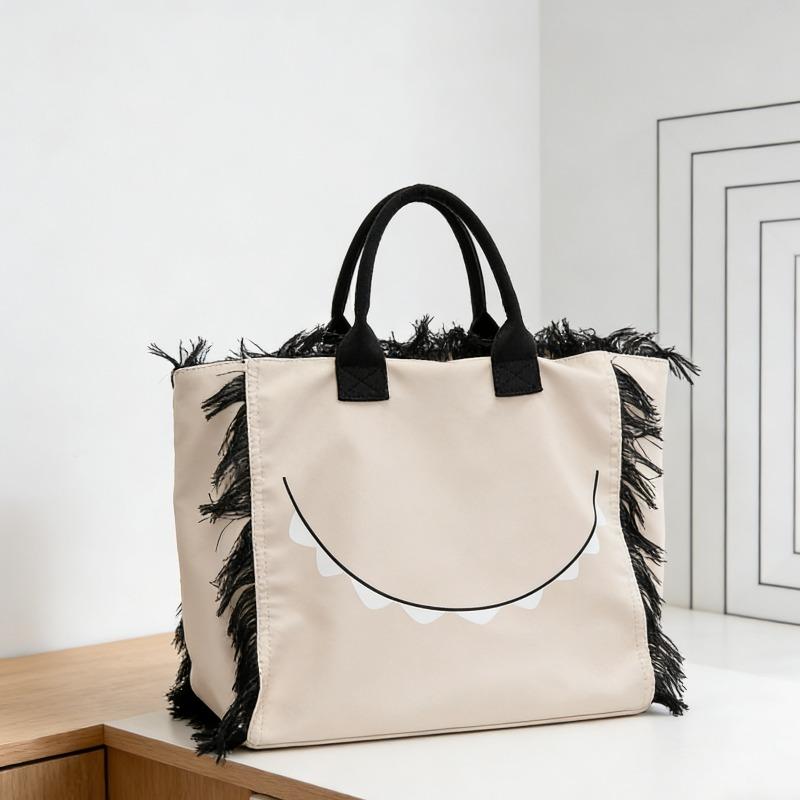 

Нейлоновые Сумки-Клатчи с Кисточками Простой Дизайн 2026 Модные Новые Сумки Однотонные Высококачественные Универсальные Пляжные Сумки на Плечо чёрный