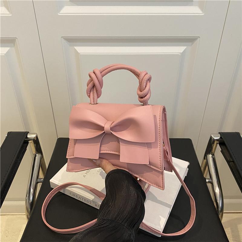 

Женская маленькая сумка с текстурированным бантом 2025 лето новая в иностранном стиле простая контрастного цвета портативная на плечо мессенджер маленькая квадратная сумка розовый