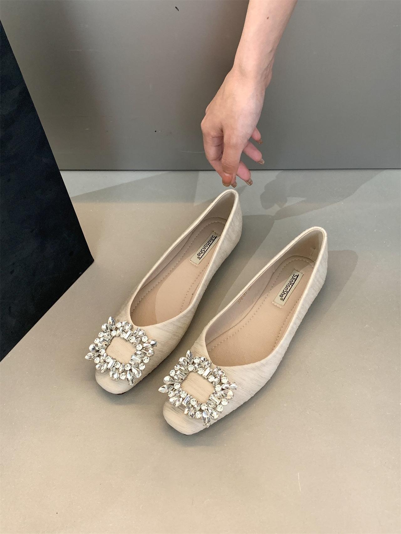 

Модные балетки женские со стразами, квадратной пряжкой, с мелким вырезом, весенне-осенние, на плоской подошве, повседневные, больших размеров 33 абрикосовый