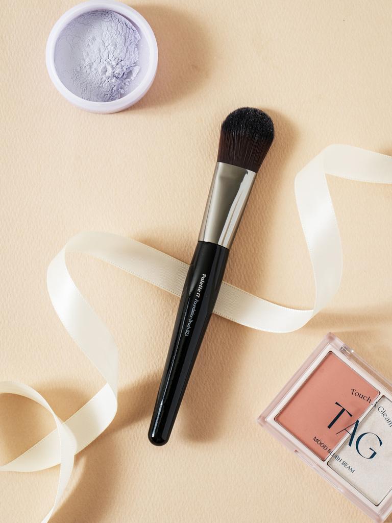 Palette 17 Foundation Brush