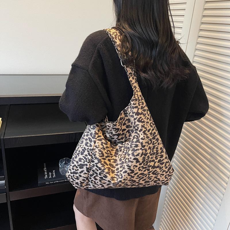 Leopard print tote bag women's large capacity 2025 autumn new retro niche casual shoulder bag trendy fashion underarm bag