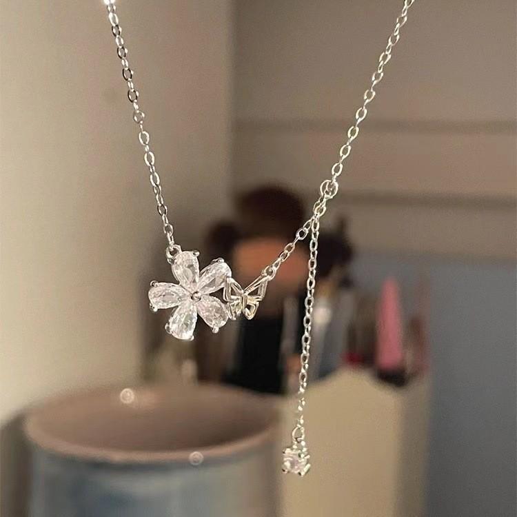 Japan and Korea ins cold wind butterfly flower necklace gentle and less feeling snowflake fringed collarbone chain