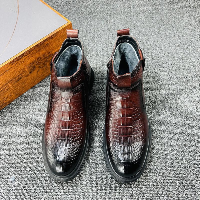 

2025 winter new velvet crocodile pattern men s boots fashionable medium tube Martin boots British leather boots warm men s boots 44