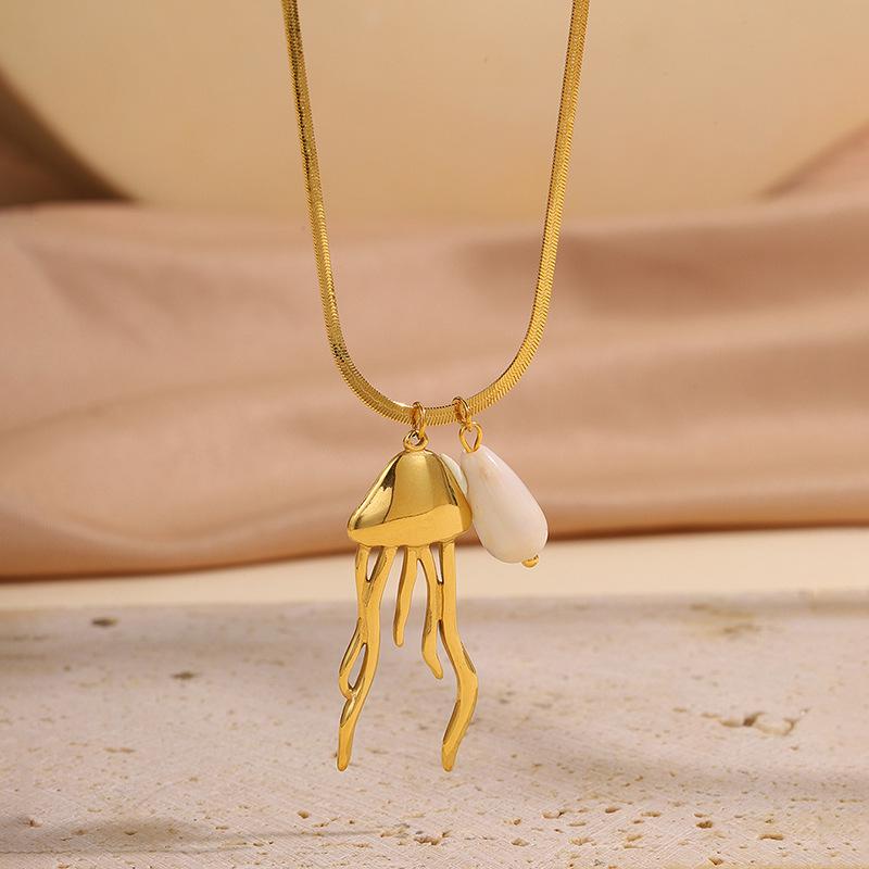 Stylish Jellyfish Pendant Titanium Necklace – Light Luxury Ocean-Inspired Clavicle Chain
