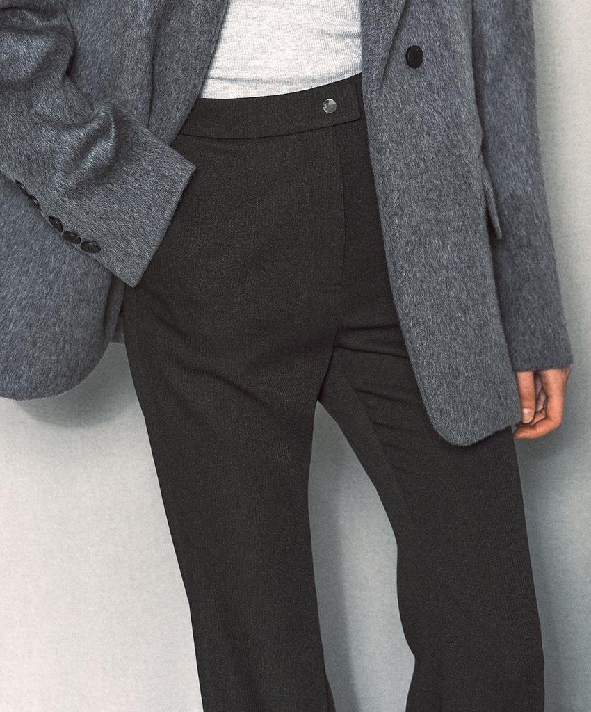 EMKM Pleated Semi-Flare Pants_Black