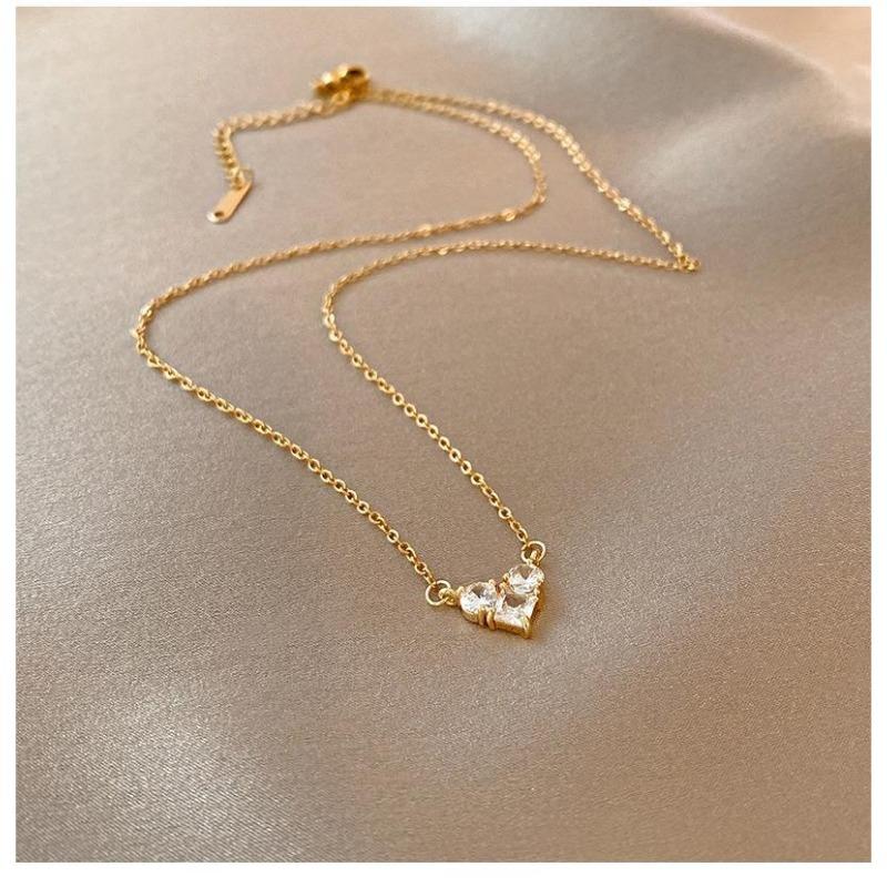 Women Fashion Luxury Zircon Inlaid Heart Pendant Clavicle Chain Necklace