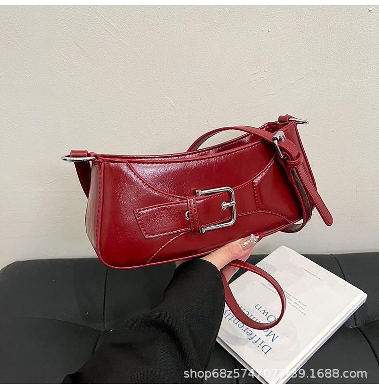 

Korean niche style 2025 new foreign trend versatile underarm bag high-end texture baguette bag one-shoulder crossbody bag червоний