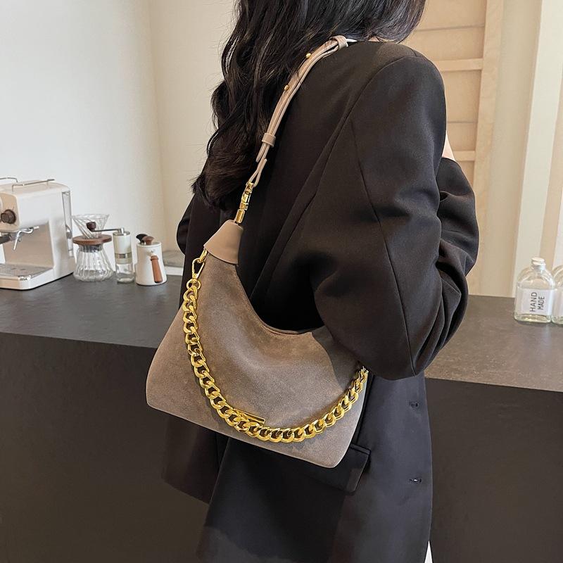 This Year, the Popular Chain Small Bag Women's 2025 New Fashion Portable Dumpling Bag Spring and Summer Versatile Commuter Messenger Bag