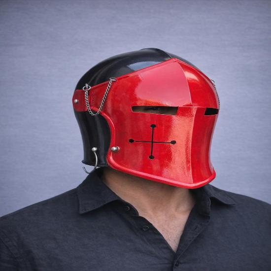 Elmo Barbuta Medievale Fatto a Mano Finitura Nero Rossa Armatura da Cavaliere LARP Cosplay SCA Elmo in Acciaio Indossabile