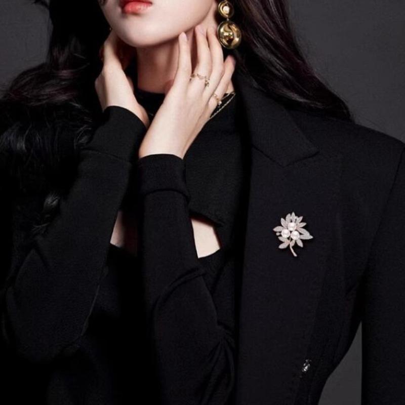 1Pc Simple Leaves Brooch for Women Men Chic Pearl Leaf Brooches Pins Jewelry Trendy Accessories Summer Holiday Gifts