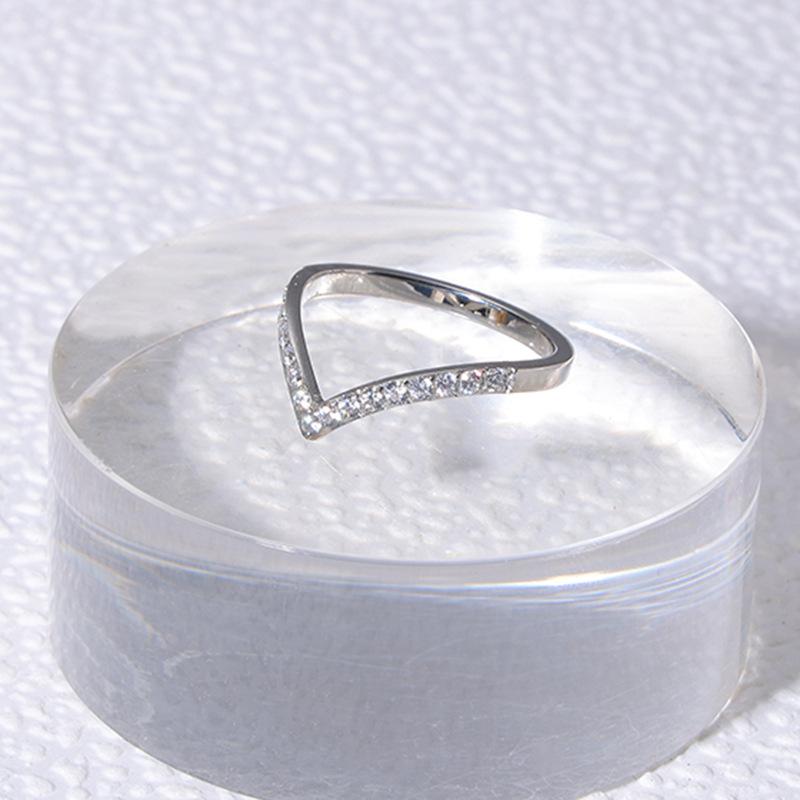 GD Ladies Fashion V-shaped Finger Jewelry 18K Gold Plated Stainless Steel Cubic Zirconia Pave V Shape Zircon Thin Ring for Women