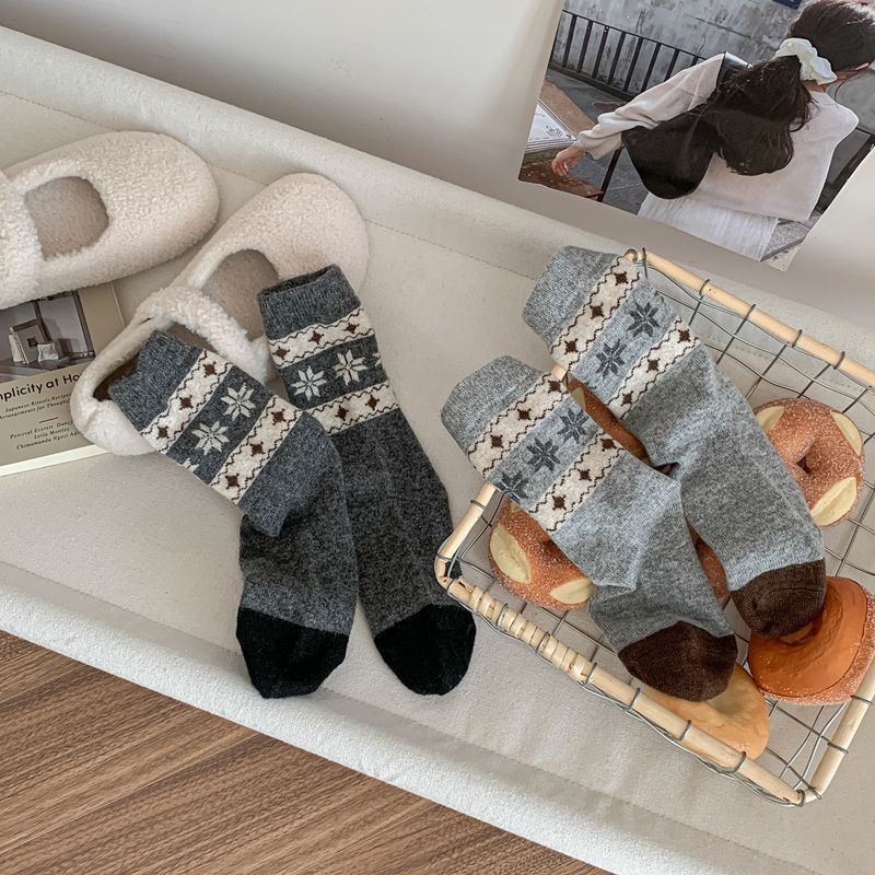 Wool Socks for Women, Autumn and Winter Stars, Versatile Mid-calf Socks, Thickened and Warm, Trendy Pile Socks for Women