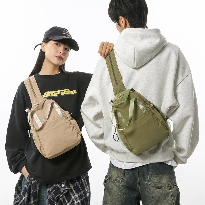 Ghiozdanele sunt populare astăzi, genți de mână de nișă, genți messenger noi, versatile, simple, rucsacuri de călătorie multifuncționale