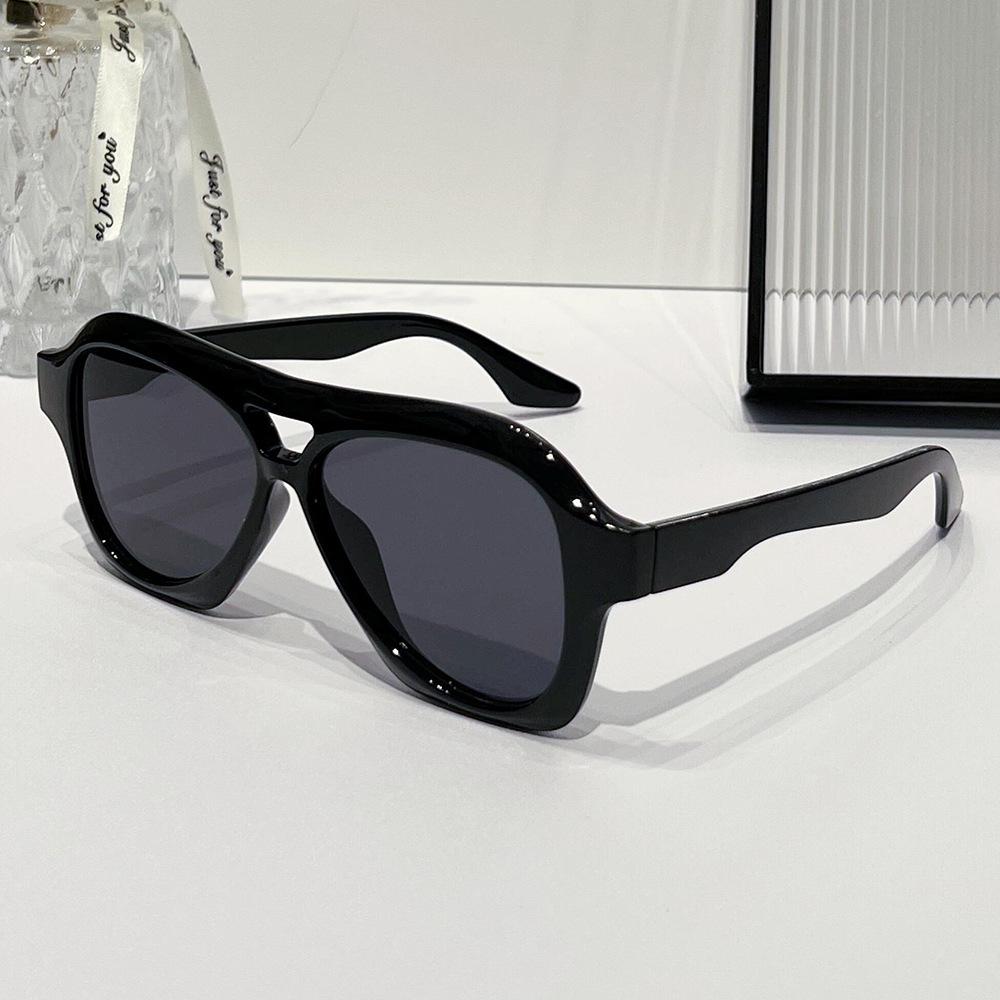 2024 New Sunglasses Arrivals Retro High Quality Fashion Designer Custom Big Frame Sunglasses Women