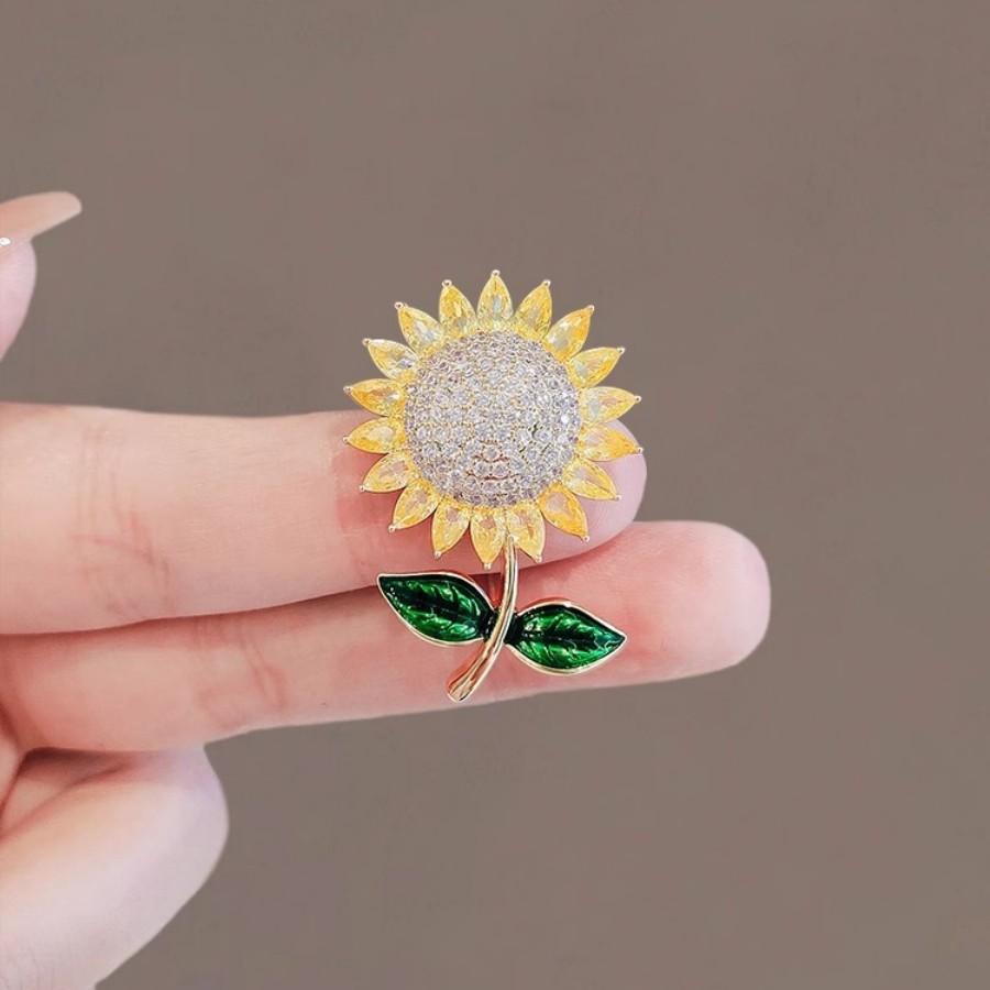 Sunflower Brooch High-end Actress Corsage Anti-light Buckle Personalized Pin Collar Pin Clothing Premium Sense