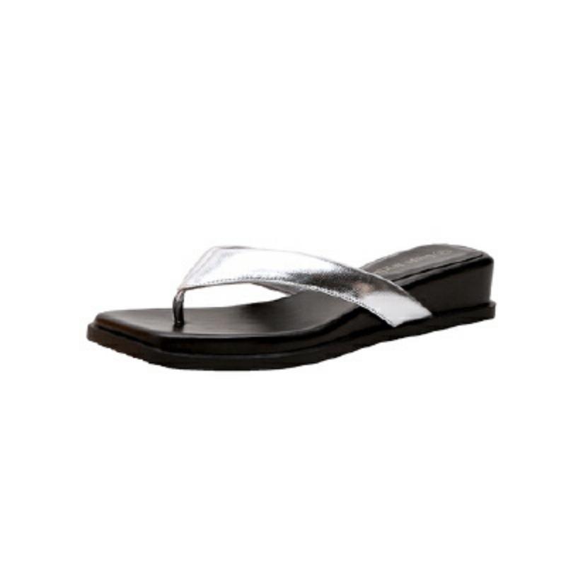 Cool slippers for women in summer and autumn, Su square head, toe slope and beach flip-flops for women