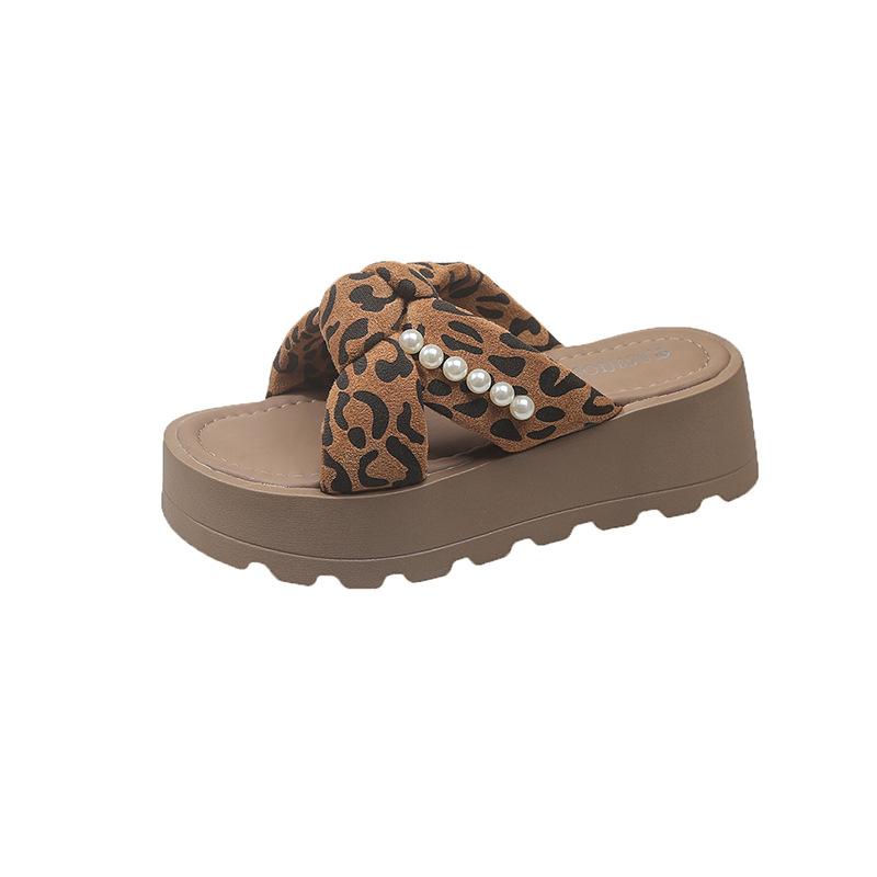 

Cool slippers women s summer outer wear fashion 2025 new beautiful skirt thick bottom solid color beach one-word 39