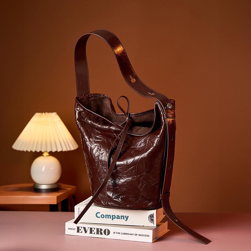 Damen Retro Bucket Bag aus echtem Leder: 2025 Stil, Modisches handgenarbtes Rindsleder, Ein-Schulter, Crossbody, Nischendesign