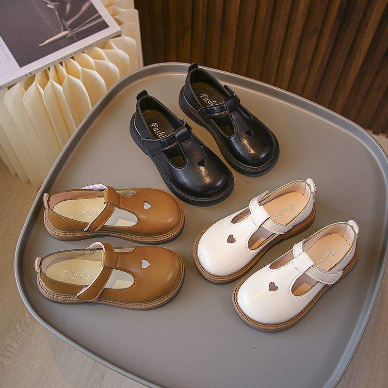 Girls small leather shoes 2025 spring and autumn new British style soft sole casual shoes girls versatile Velcro black single shoes
