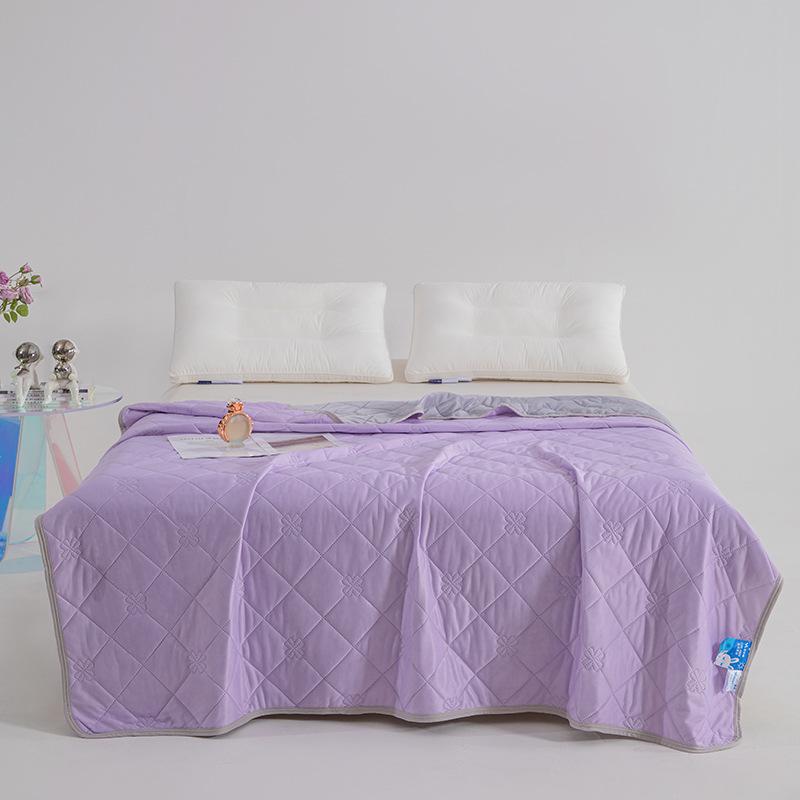 Cooling Summer Quilt: Soft & Thin Fabric, Perfect for Summer Naps, Beach Trips, and Keeping Cool in Air - Conditioned Rooms