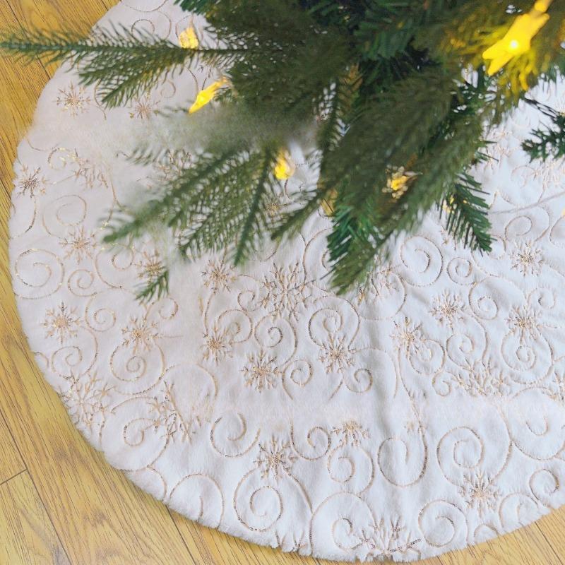 White Plush Christmas Tree Skirt with Golden Glitter Cluster Branch Embroidery Polyester Xmas Decor Floor Mat for Holiday Party