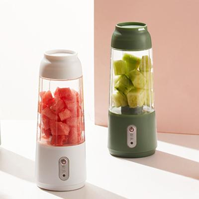 Prenosný odšťavovač USB nabíjateľný, odšťavovač osobnej veľkosti na koktaily a smoothies, štyri čepele, výkonné krájanie, mini odšťavovač na šport