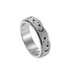 Herren Edelstahlring mit Mond- und Sternenmuster Strukturierte Oberfläche Band für Finger Modeaccessoire Einzigartiges Design Langlebiges Material