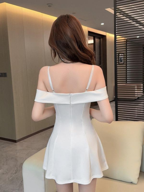 Sexy Spaghetti Strap Low-Cut A-Line Dress – Waist-Hugging Big Swing Nightclub Wear