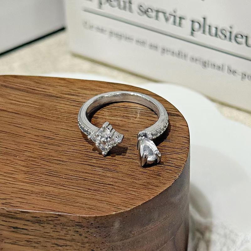 Super Immortal Starlight Lace Sparkling Diamond Zir*****Pening Ring Light Luxury Fashion High Sense Unique Exquisite Ring Woman