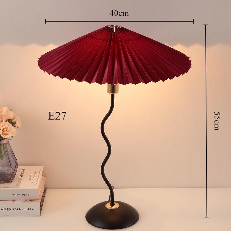 

Датский дизайнер Винтаж Ретро Плиссированная Настольная Лампа Скандинавские Светодиодные Огни Прикроватная Тумбочка Рядом С Диваном Атмосфера Настольная Лампа Декор Комнаты UK plug&Tri colored light красный
