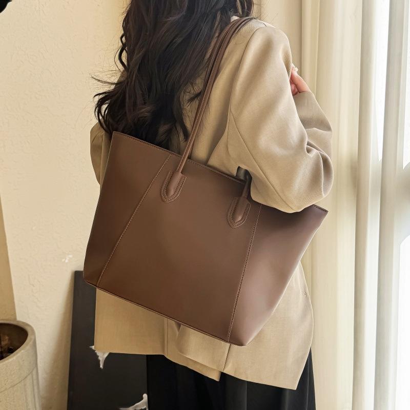 2025 Women's Large Capacity Tote Bag: High-End, Versatile Shoulder Bag for Autumn/Winter Commute or School.